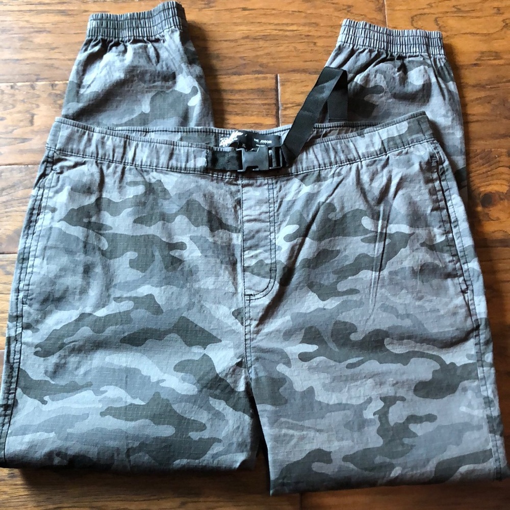 Men’s Camo jogger by Brooklynn NWOT size XL